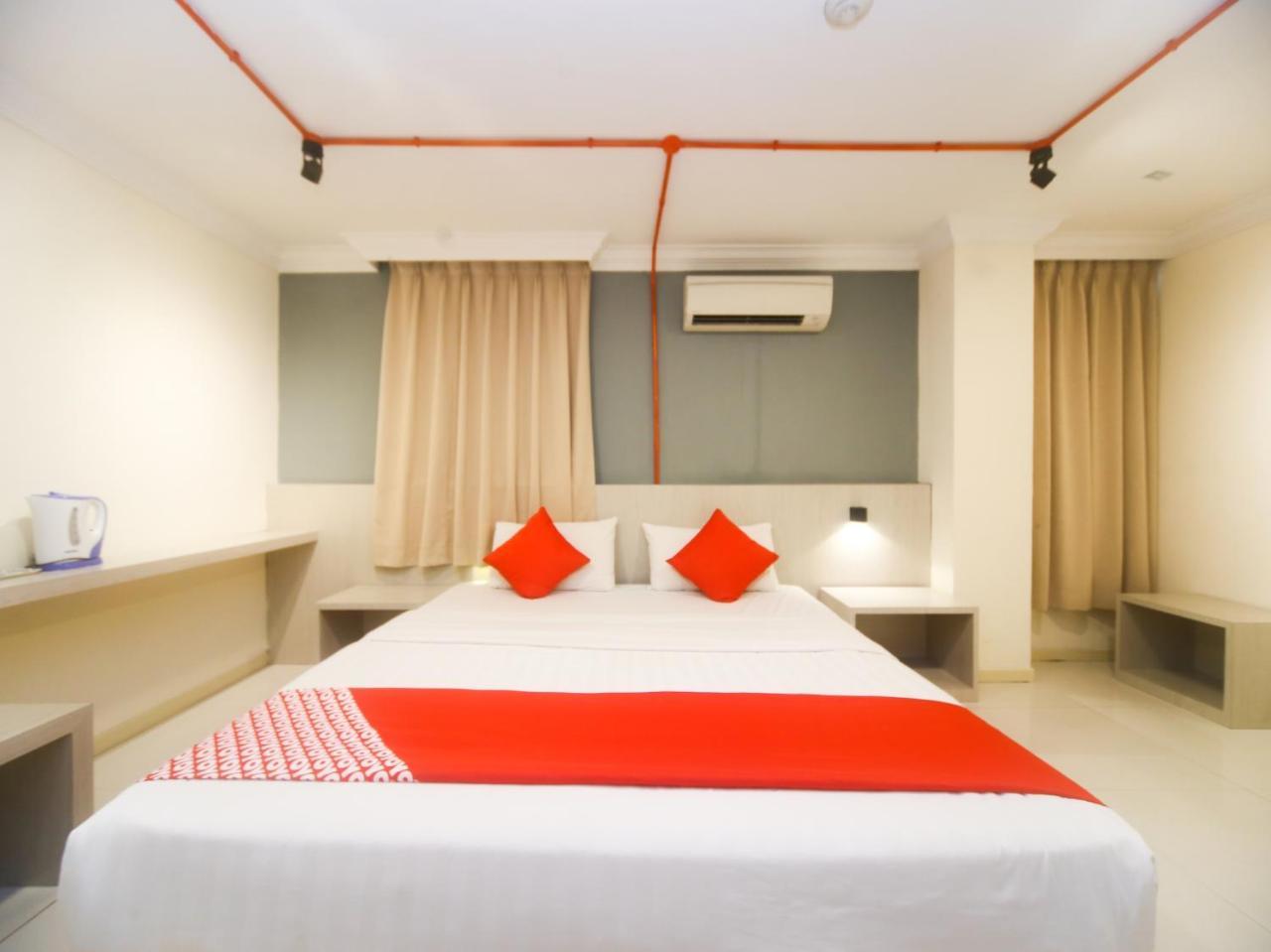 Oyo 727 Hotel Rafflesia Кота-Кинабалу Экстерьер фото