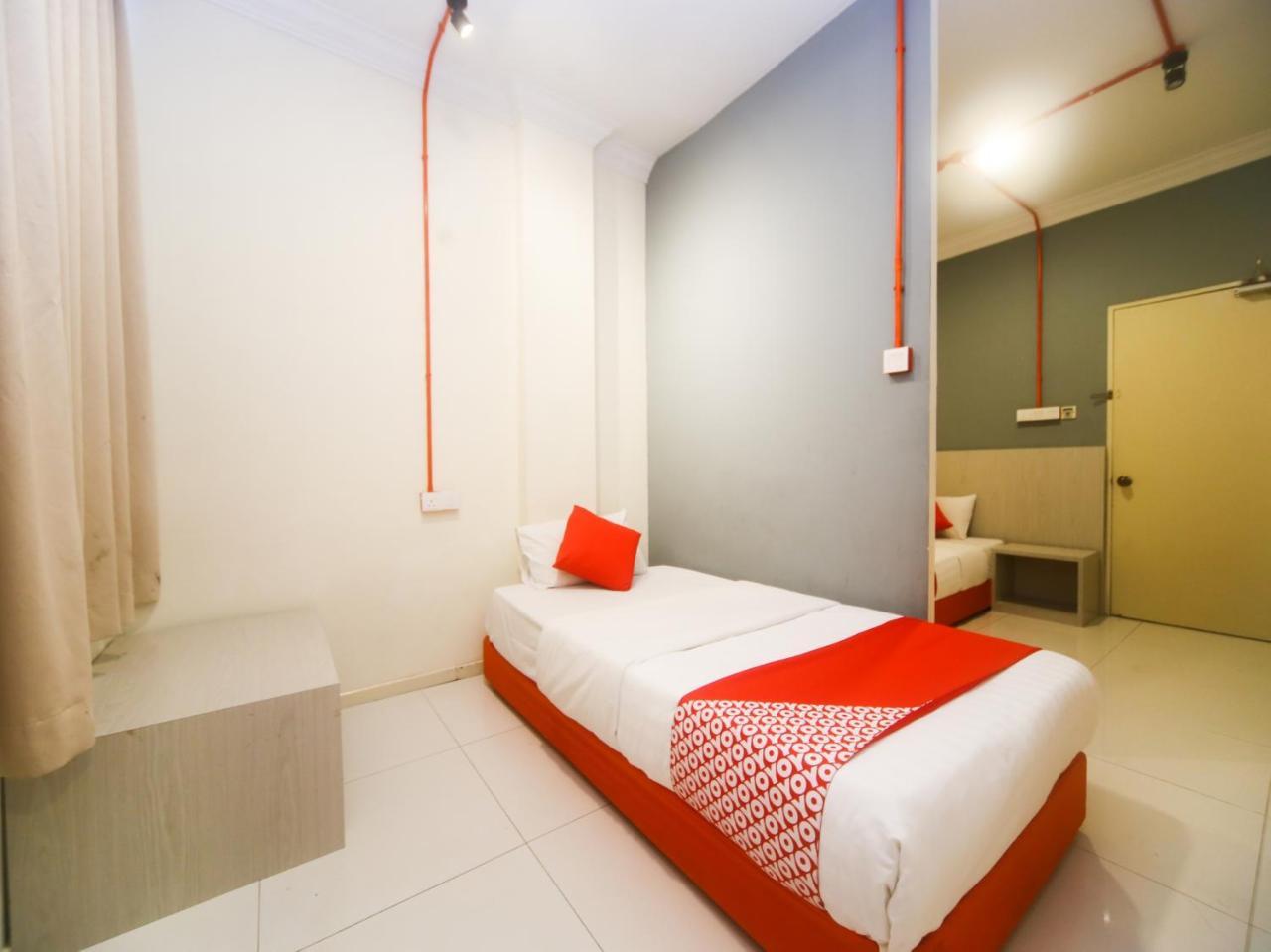 Oyo 727 Hotel Rafflesia Кота-Кинабалу Экстерьер фото
