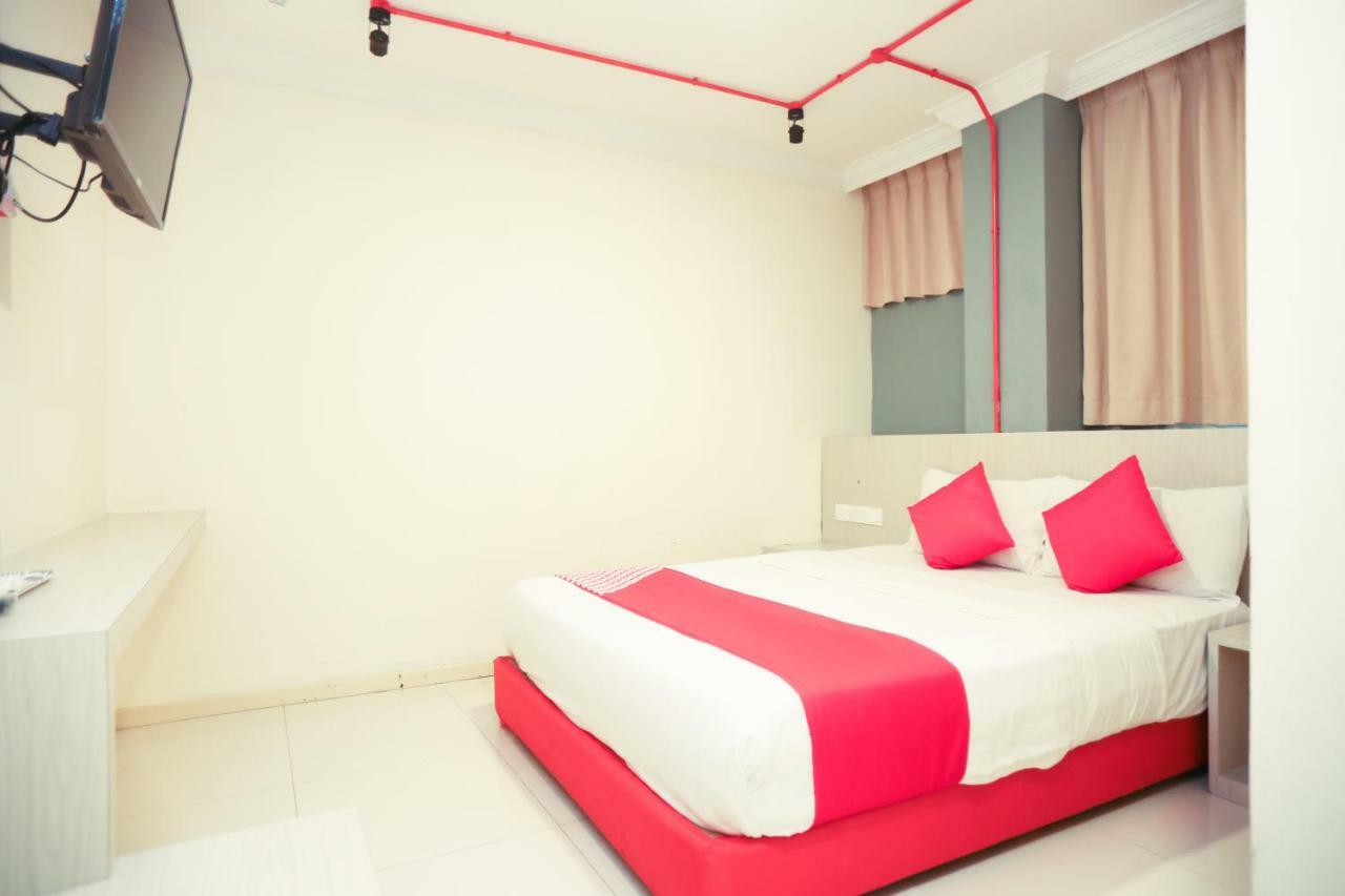 Oyo 727 Hotel Rafflesia Кота-Кинабалу Экстерьер фото