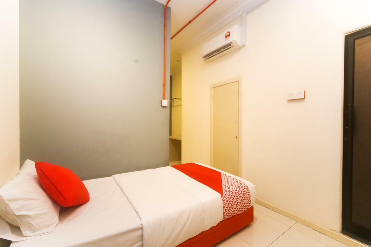 Oyo 727 Hotel Rafflesia Кота-Кинабалу Экстерьер фото