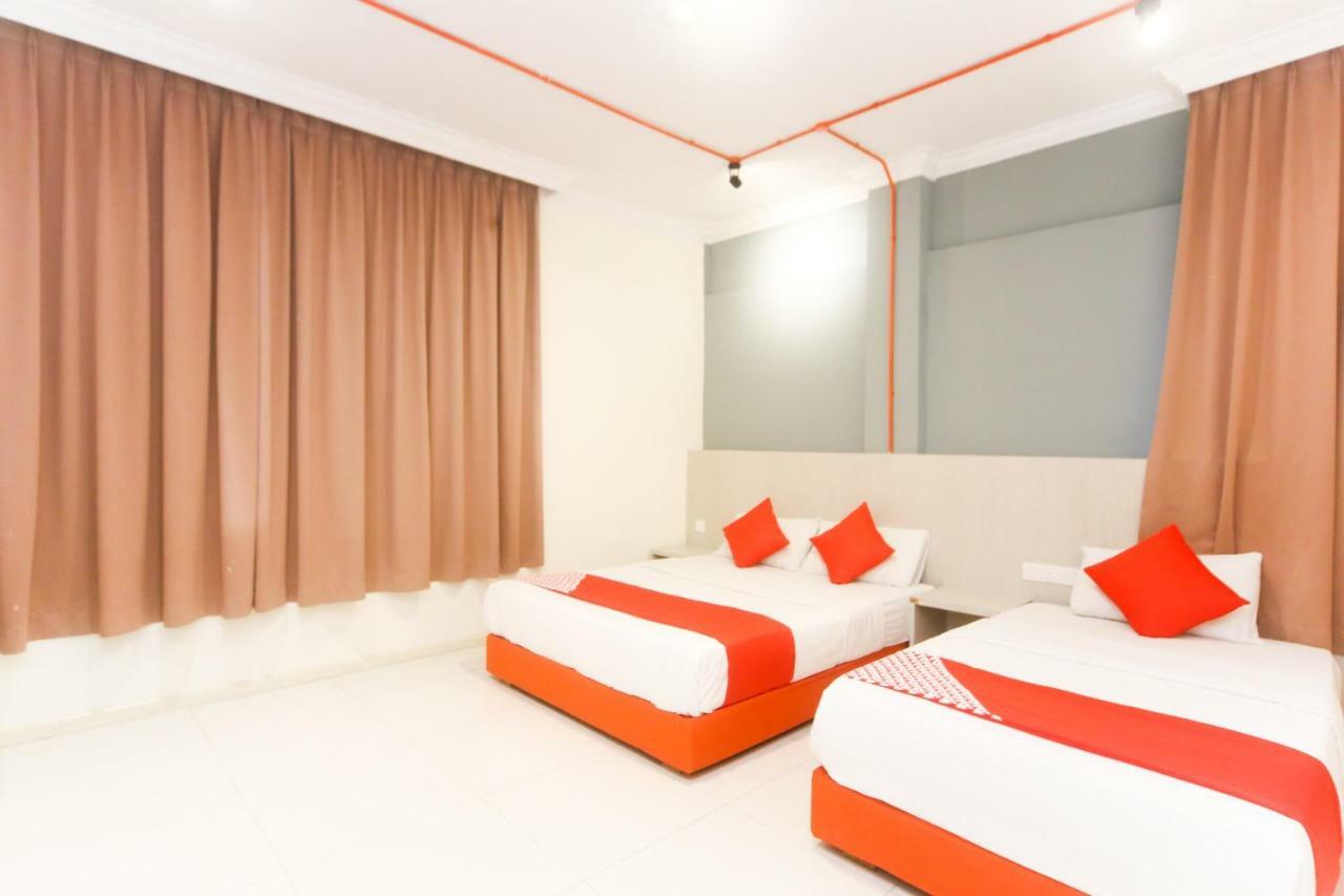Oyo 727 Hotel Rafflesia Кота-Кинабалу Экстерьер фото