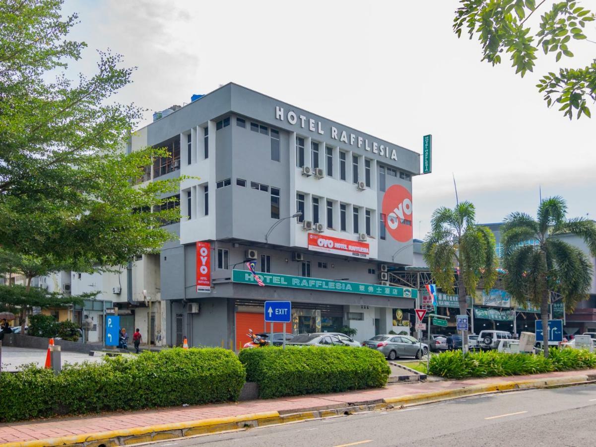 Oyo 727 Hotel Rafflesia Кота-Кинабалу Экстерьер фото