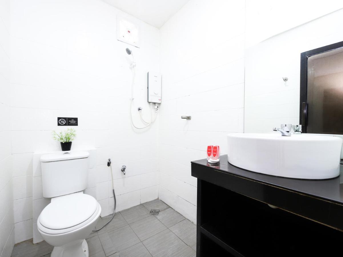 Oyo 727 Hotel Rafflesia Кота-Кинабалу Экстерьер фото