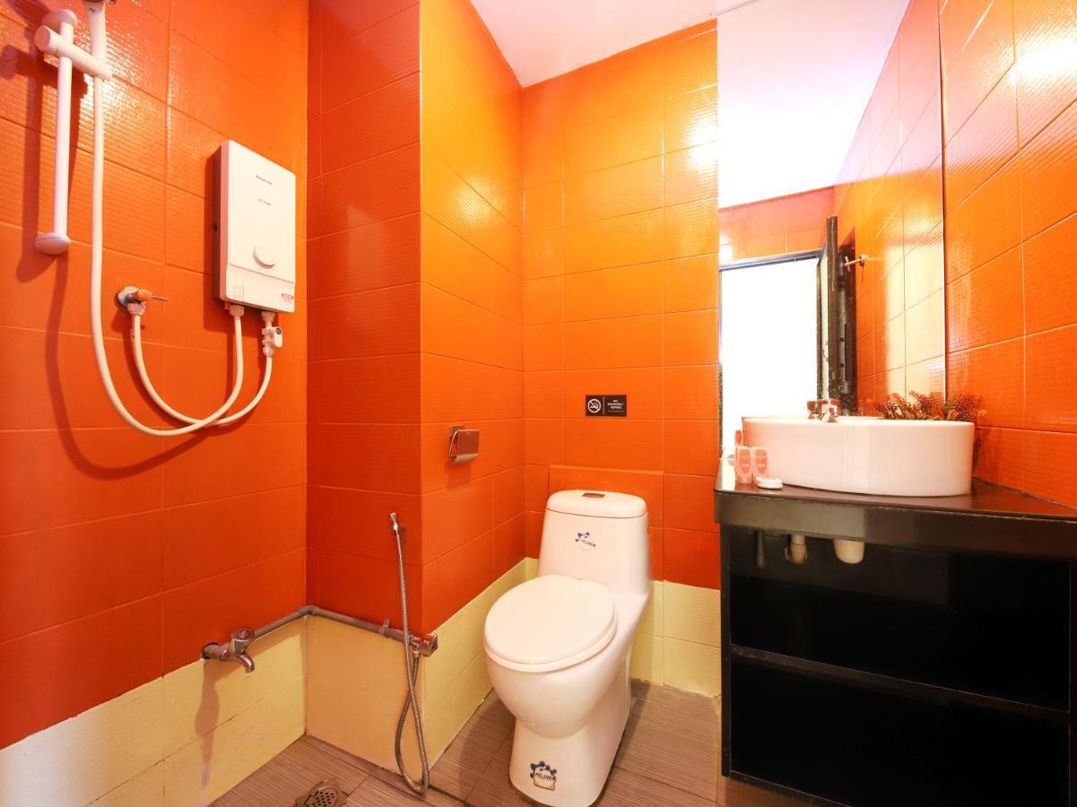 Oyo 727 Hotel Rafflesia Кота-Кинабалу Экстерьер фото