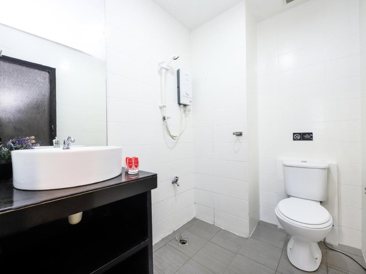 Oyo 727 Hotel Rafflesia Кота-Кинабалу Экстерьер фото