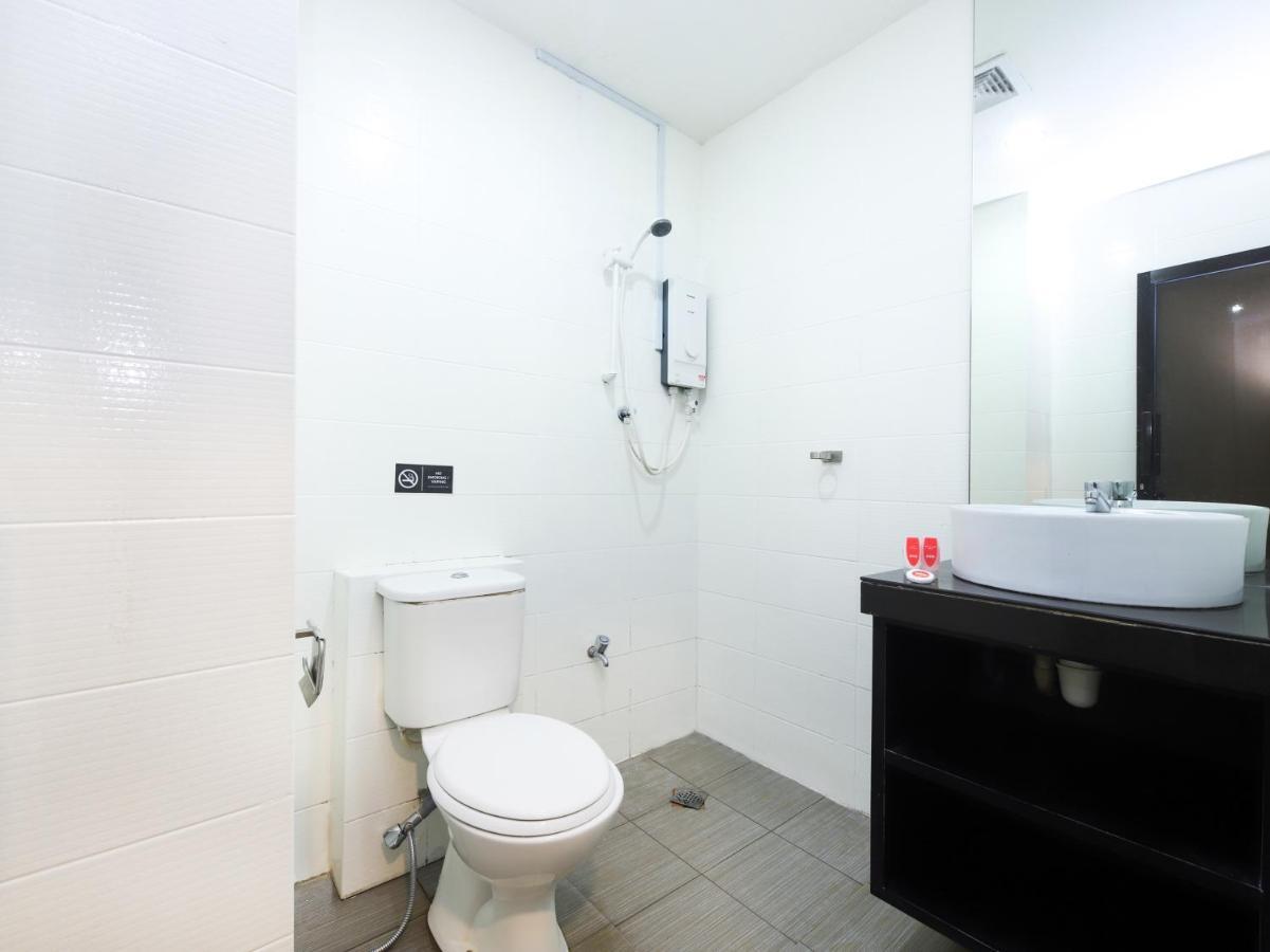Oyo 727 Hotel Rafflesia Кота-Кинабалу Экстерьер фото